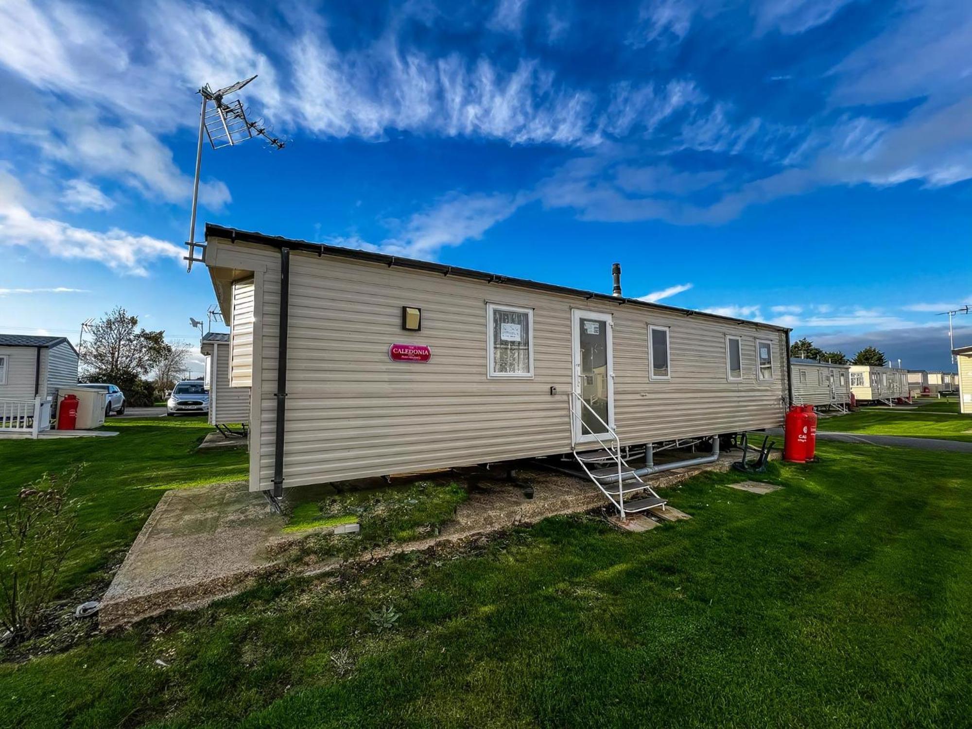 Great 8 Berth Caravan For Hire At St Osyth Beach In Essex Ref 28123Gc Clacton-on-Sea Extérieur photo