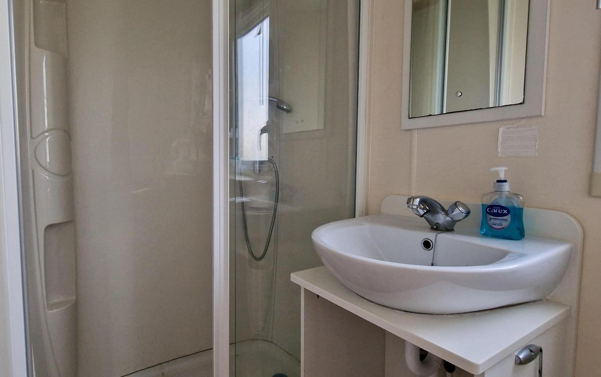 Great 8 Berth Caravan For Hire At St Osyth Beach In Essex Ref 28123Gc Clacton-on-Sea Extérieur photo