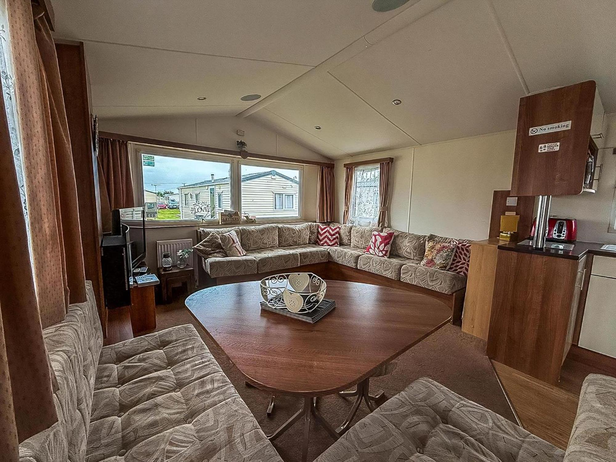 Great 8 Berth Caravan For Hire At St Osyth Beach In Essex Ref 28123Gc Clacton-on-Sea Extérieur photo