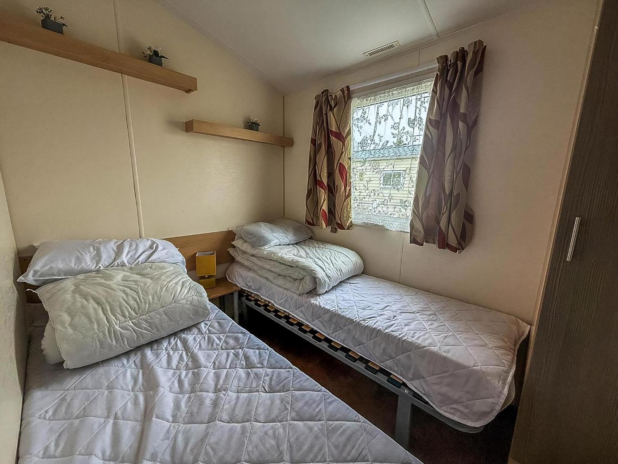 Great 8 Berth Caravan For Hire At St Osyth Beach In Essex Ref 28123Gc Clacton-on-Sea Extérieur photo